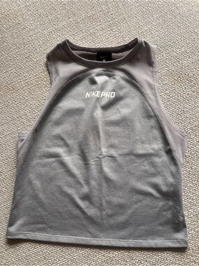 Nike Pro Women's Gray High-Neck Performance Cropped Tank -sz medium